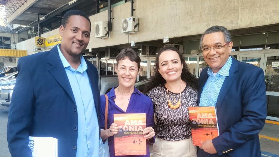 Da esq. para dir. Secretário Tiago; ex-ministra Ana de Hollanda, Juliana Sampaio e ex-ministro Eloi Ferreira.